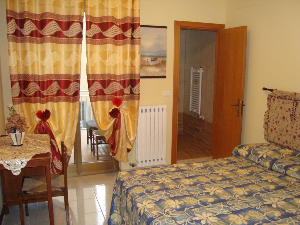 B&B Casa Ferrara Monopoli Δωμάτιο φωτογραφία